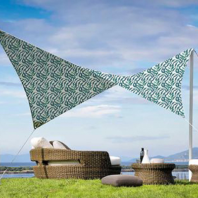 Tarp met eigen print of logo voordelig en snel thuisbezorgd. Bestel dit zonwerende schaduwdoek of een parasol met eigen logo of opmaak.